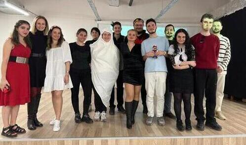 İngiliz Dili ve Edebiyatı Bölümü öğrencileri Medea’yı sahneledi.