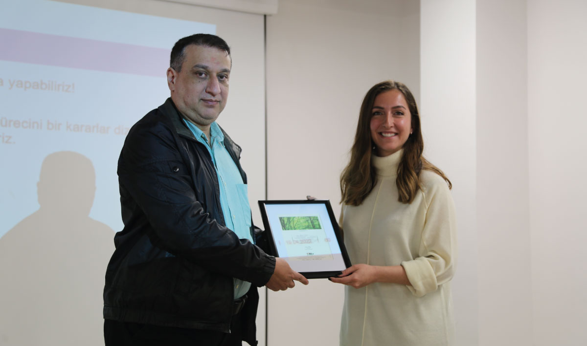 Sayın Dr. Ece ÖZKAN ELSEN 'Sağlık Alanında Makine Öğrenmesine Giriş: Bir Hayatta Kalma Rehberi' başlıklı konuşmasını gerçekleştirdi.